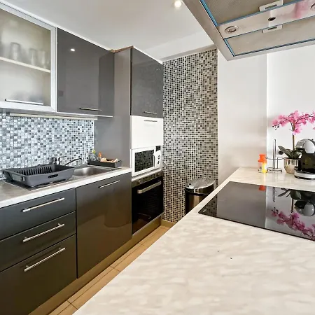 Front De Apartmán *
